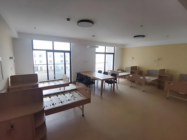 偶遇何猷君穿两年前的增高鞋，奚梦瑶外八严重