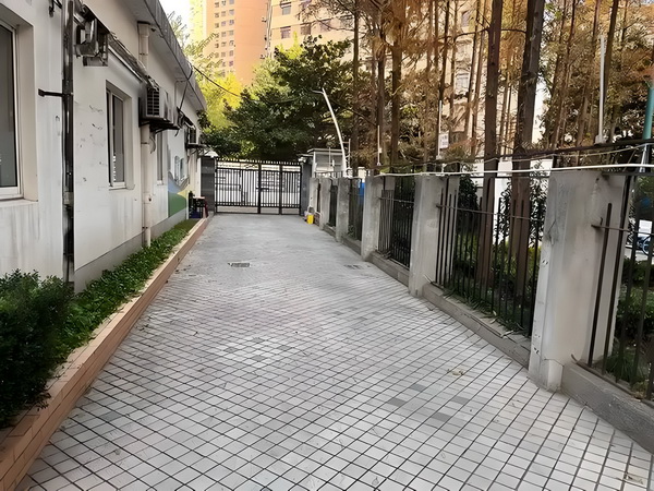 变态男躲女神床下，尺度生猛的日本电影！